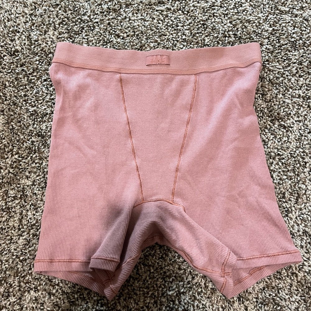 Skims rose clay boxer